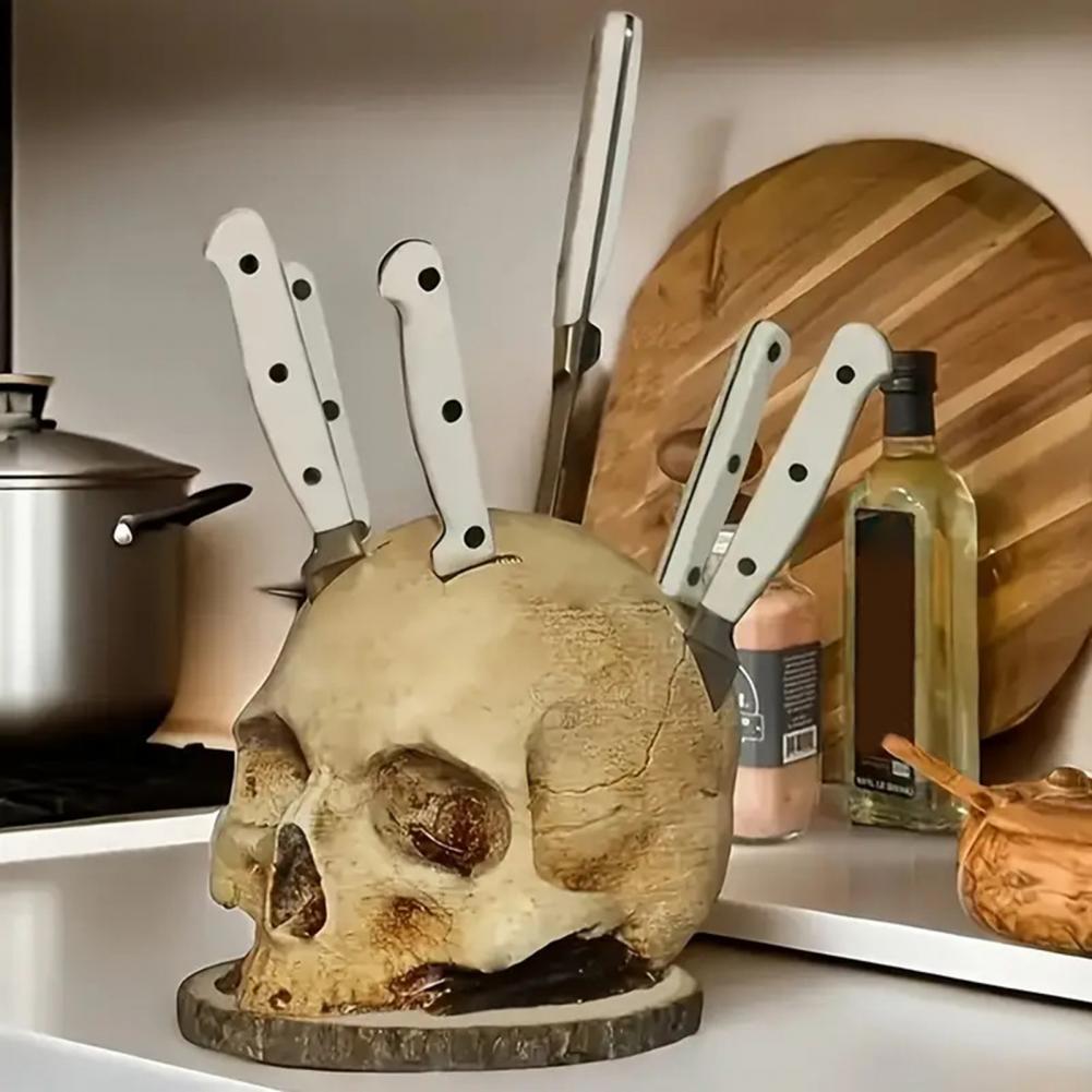 Commercial Kitchen Knife Holder - 頭蓋骨型のナイフホルダー、骨の質感のあるダークホラーキッチンデコレーション、ハロウィンゴシックスタイル、安定したユニークなホラーファンへのギフト