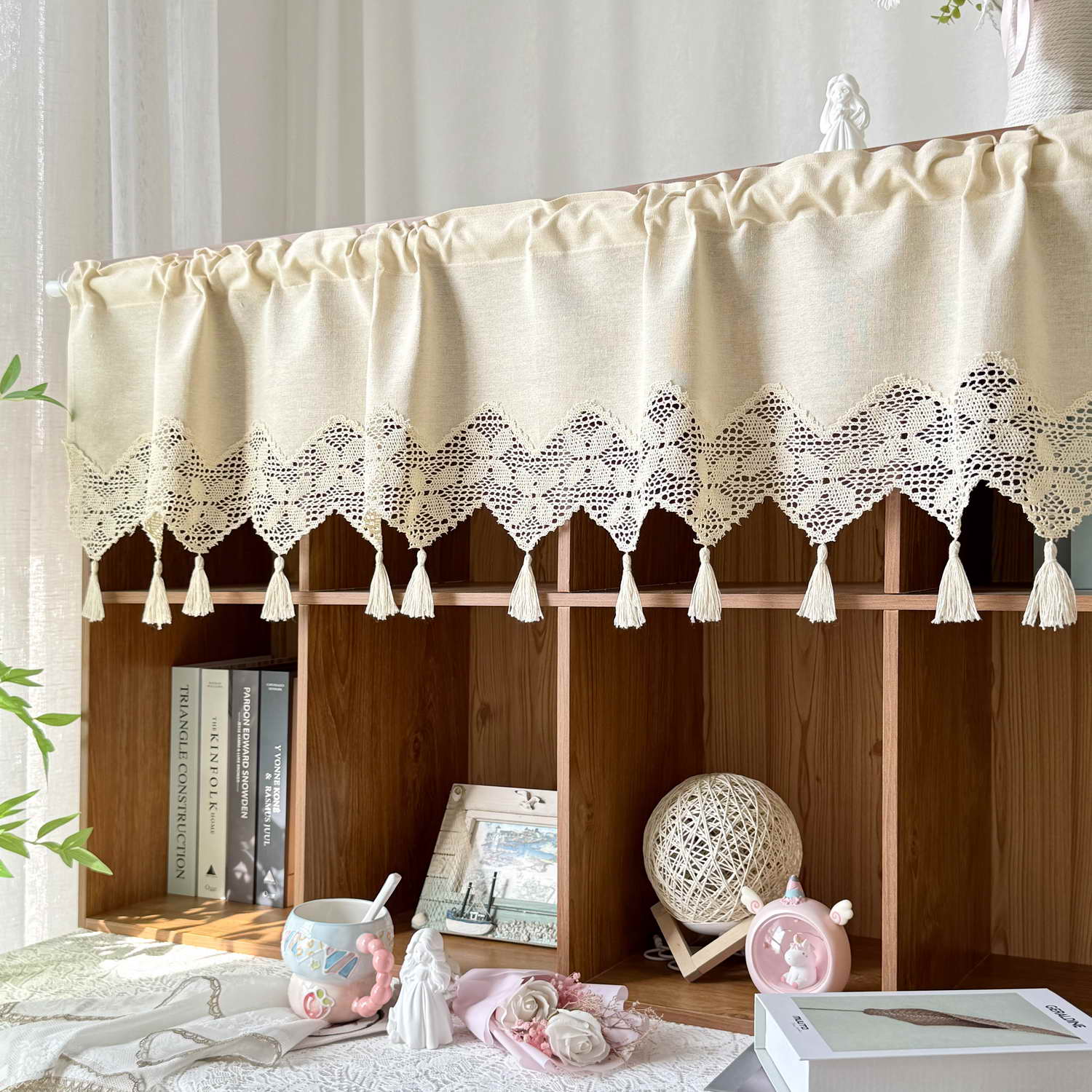 ベージュのリネン製ショートカーテンバランス、タッセル付き、ク - Commercial Kitchen Canopy のレビューと価格
